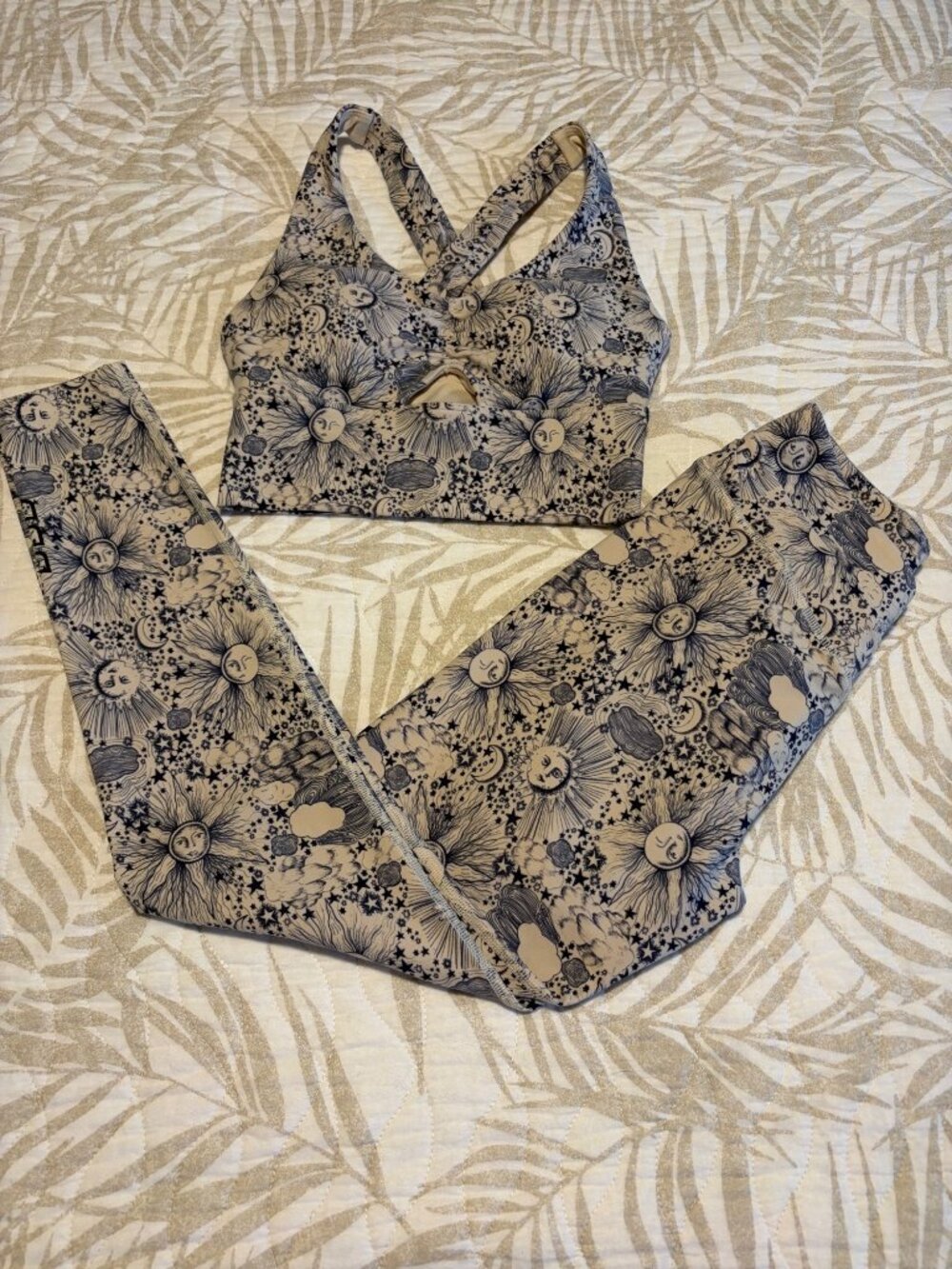 Uniquely Lorna Jane Two-Piece Sun & Moon Print XS - Sports Bra & Leggings